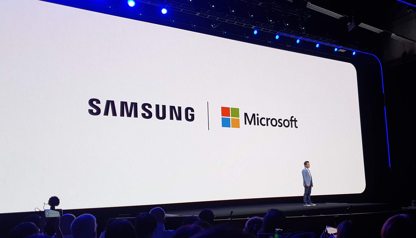 Imagem nos fundos a união entre Microsoft e a Samsung.